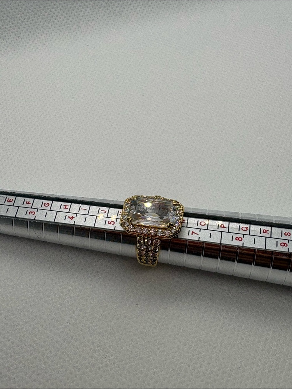 Size 6 Ring - Picture 4 of 4